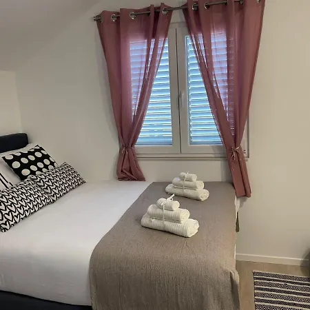 Deana Apartment